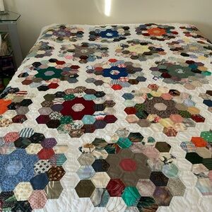QUEEN HANDMADE QUILT